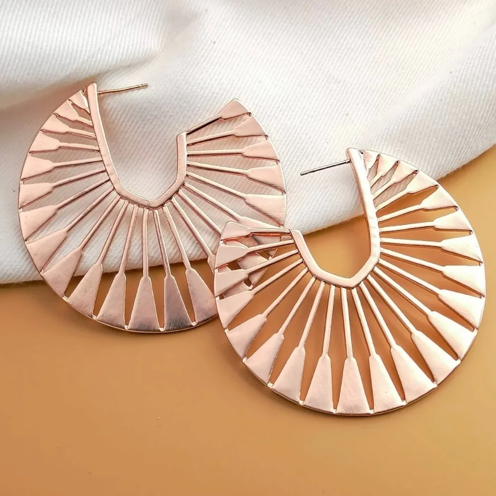 🔥🔥 Authentic The Deanne Set Necklace and Hoop Earrings Set in Rose Gold